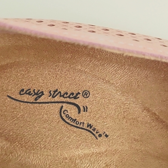 New Reduction "Fresh" by Easy Street EUC - Picture 9 of 14